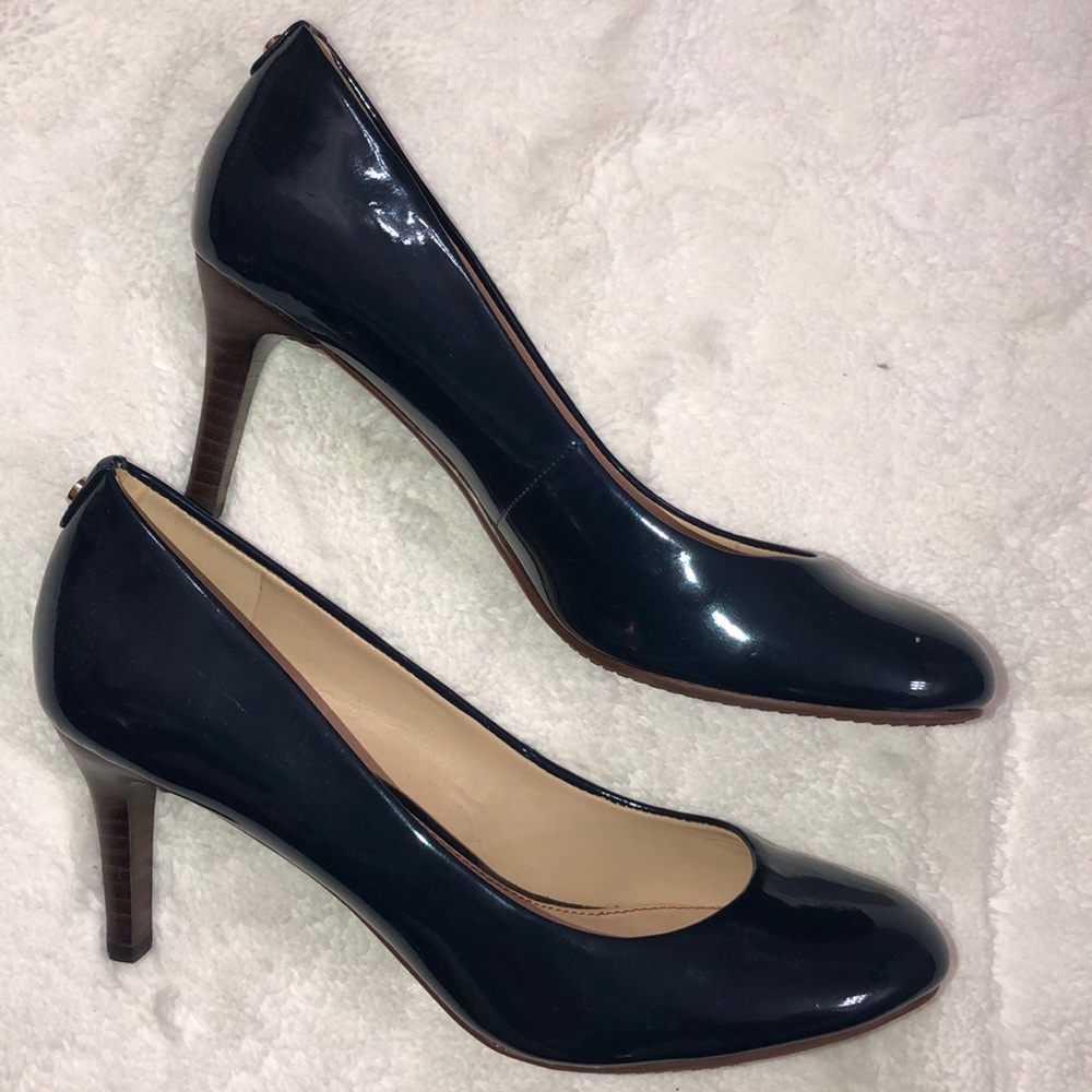Beautiful Tommy Hilfiger Navy Patent Pump Sz 7.5
